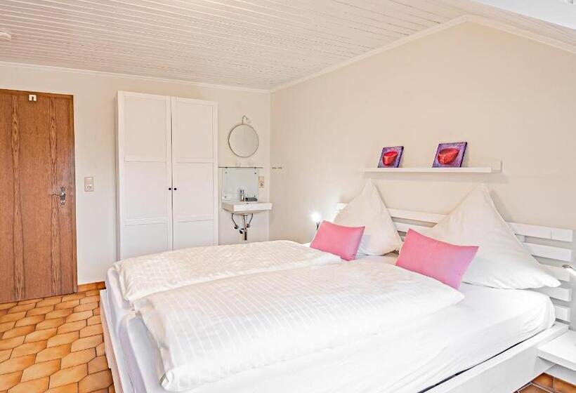 דירת חדר, Johannishof Weincafe & Gastehaus