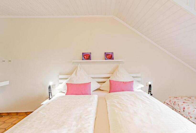 דירת חדר, Johannishof Weincafe & Gastehaus