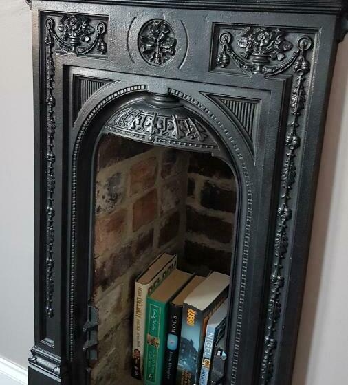 اتاق لوکس, Lyndene