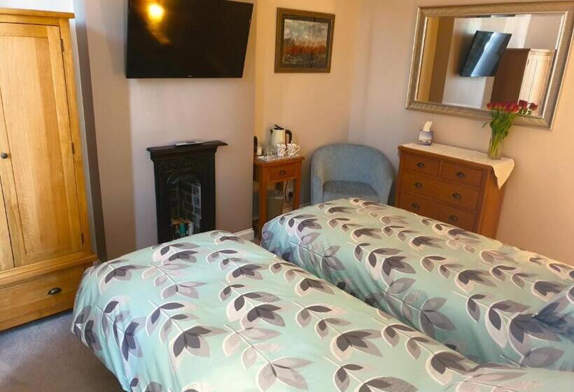 اتاق لوکس, Lyndene