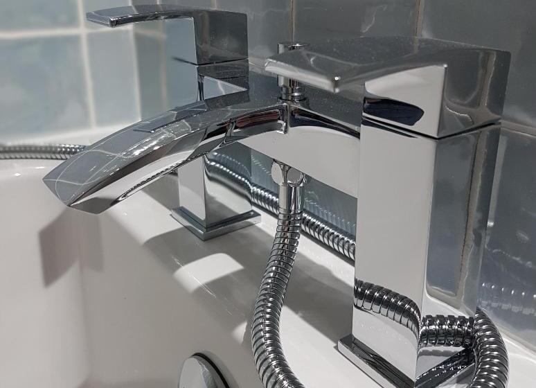 اتاق لوکس با تخت بزرگ, Lyndene