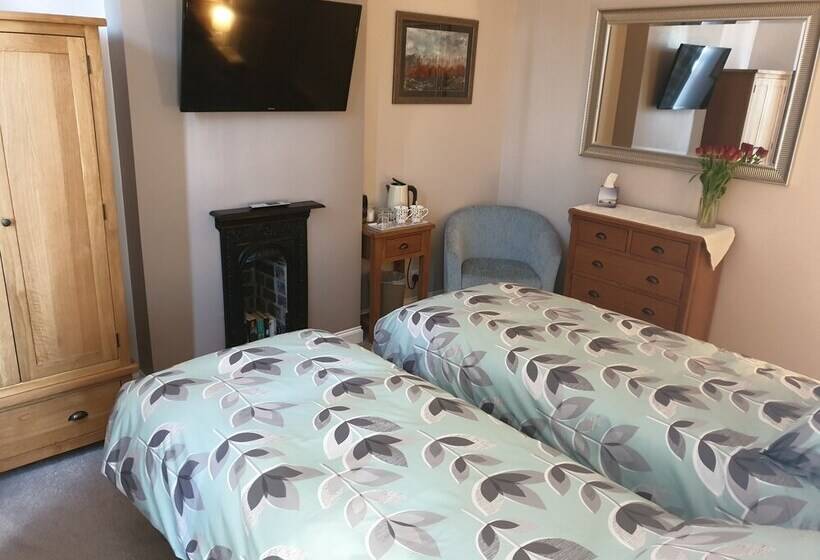 اتاق لوکس, Lyndene