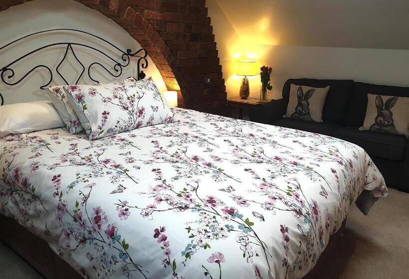 اتاق لوکس با تخت بزرگ, Lyndene