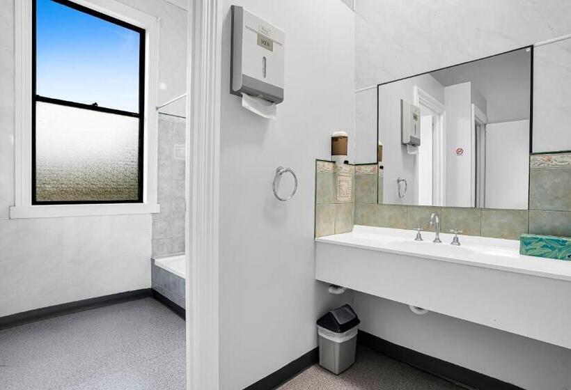 غرفة قياسية فردية حمام مشترك, Bischoff