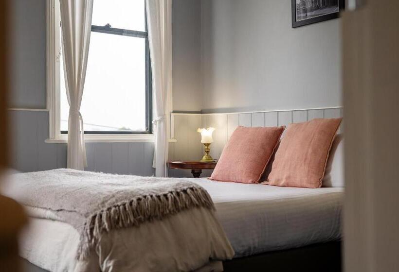 غرفة قياسية مطلة على الجبل, Bischoff