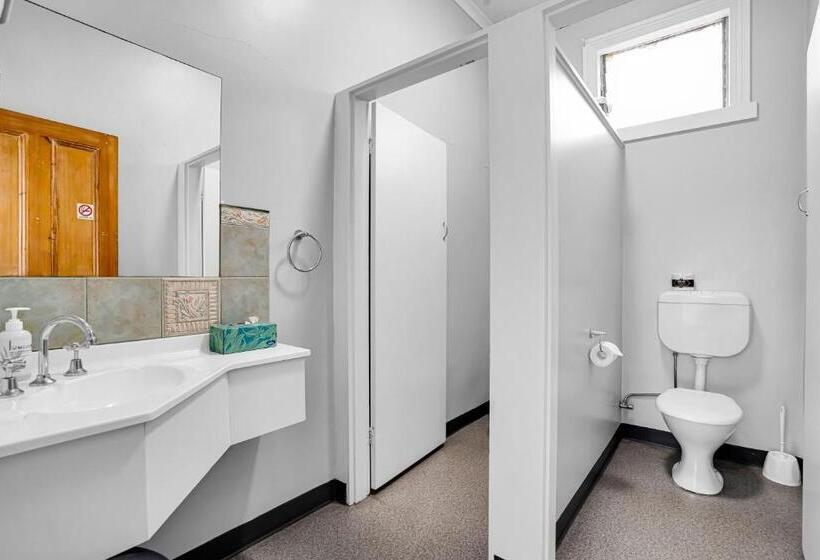 غرفة ديلوكس, Bischoff