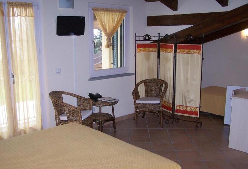 חדר סטנדרט לשלושה, Ristorante La Torretta