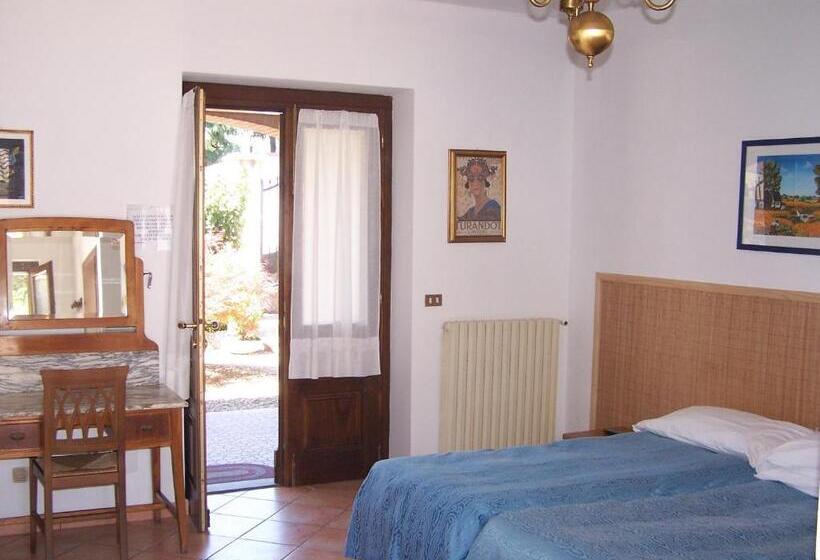 חדר סטנדרט לשלושה, Ristorante La Torretta