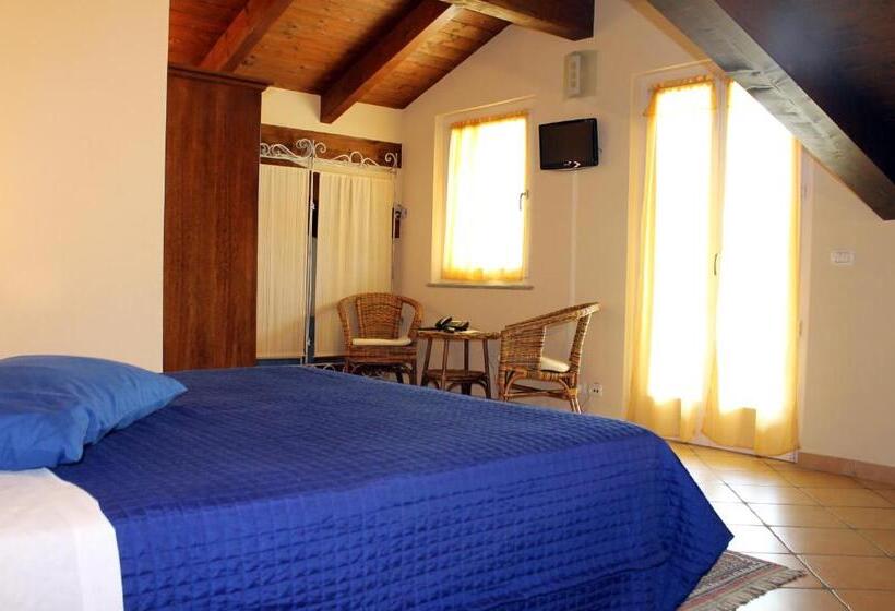 חדר סטנדרט לשלושה, Ristorante La Torretta