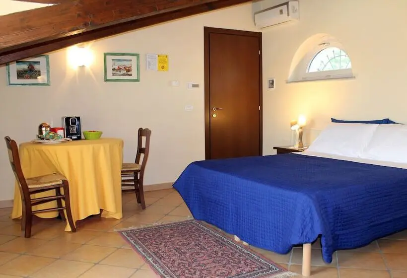 Standard Kolmen Hengen Huone, Ristorante La Torretta