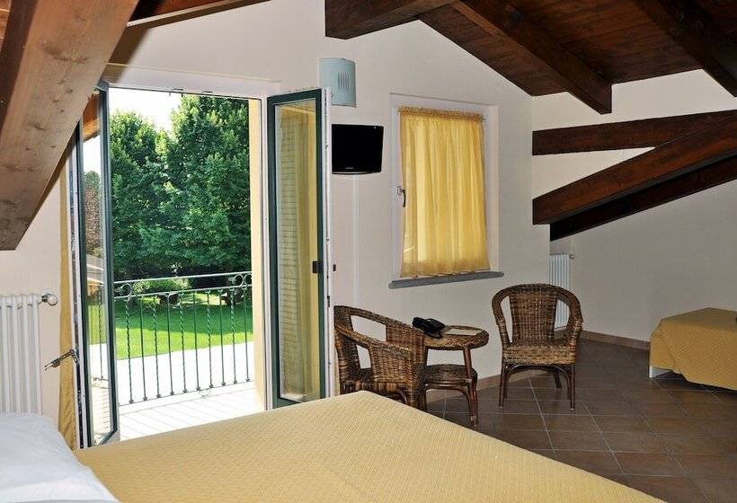 חדר סטנדרט לשלושה, Ristorante La Torretta