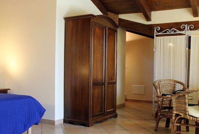 חדר סטנדרט לשלושה, Ristorante La Torretta