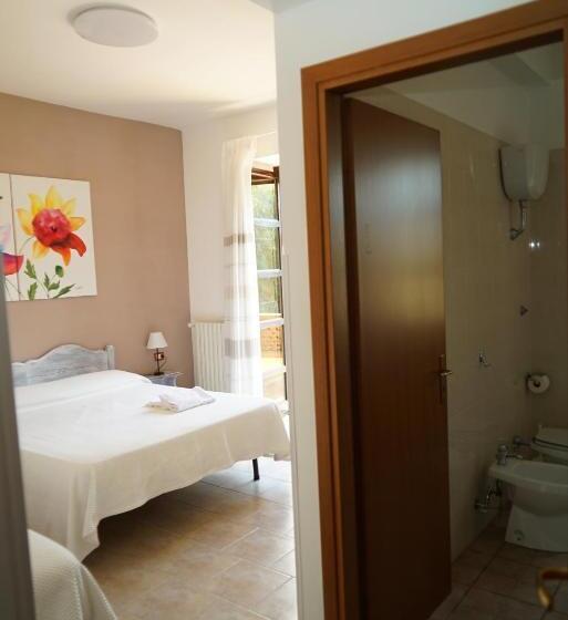 غرفة قياسية ثلاثية, Agriturismo La Petrosa