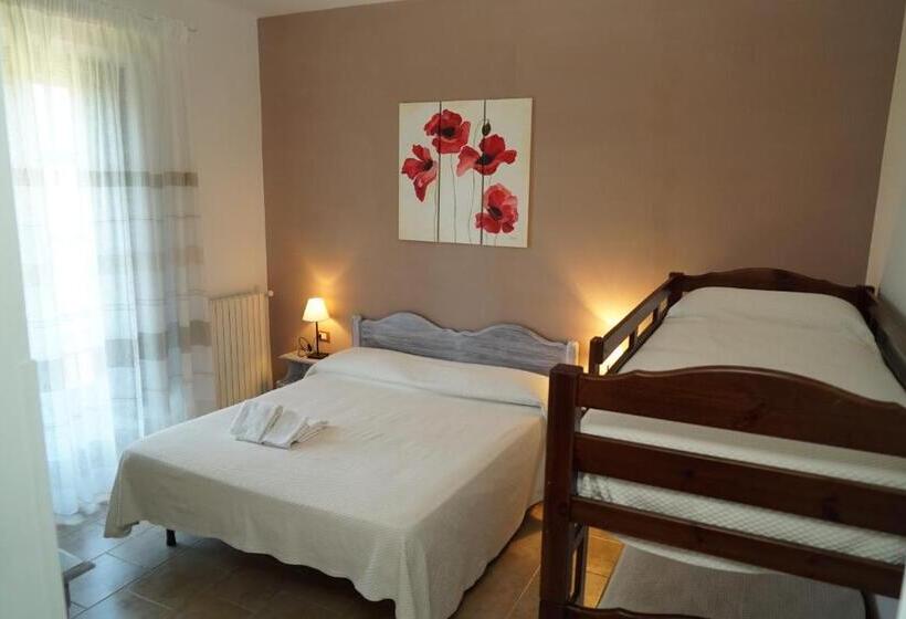 غرفة قياسية رباعية, Agriturismo La Petrosa