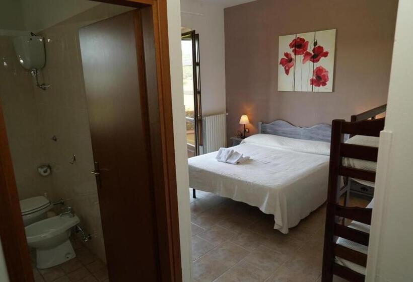 غرفة قياسية رباعية, Agriturismo La Petrosa