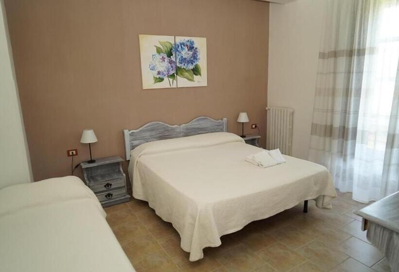 غرفة قياسية ثلاثية, Agriturismo La Petrosa