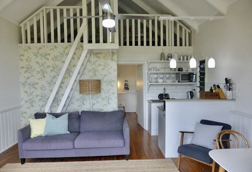 Хижина, Mansfield On The Manning