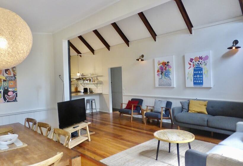 Дом 3 Спальни, Mansfield On The Manning