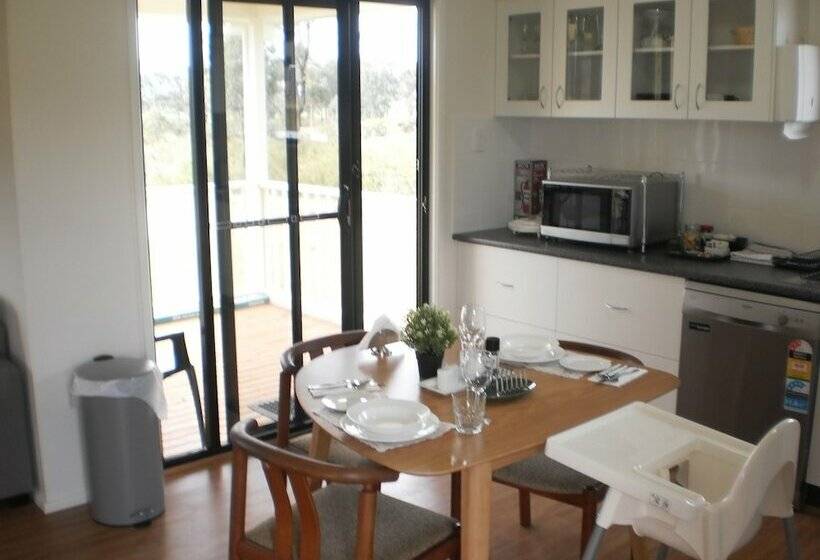 منزل غرفتين نوم, Riverdowns Cottage