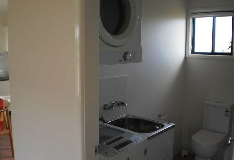 منزل غرفتين نوم, Riverdowns Cottage