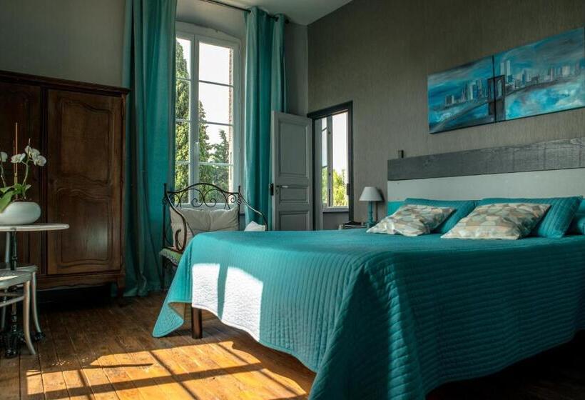 Семейный Номер, Relais De L Alaric