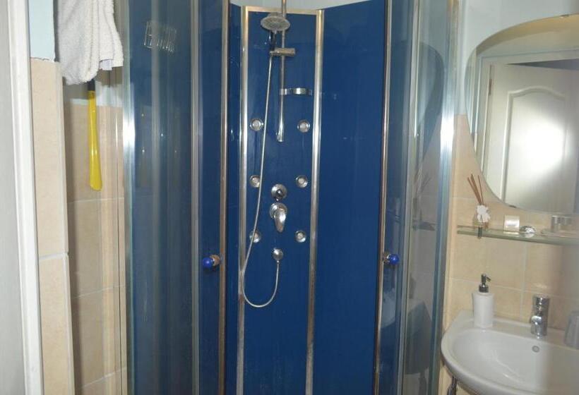 غرفة قياسية, La Gentilhommière Du Château De Ragnies