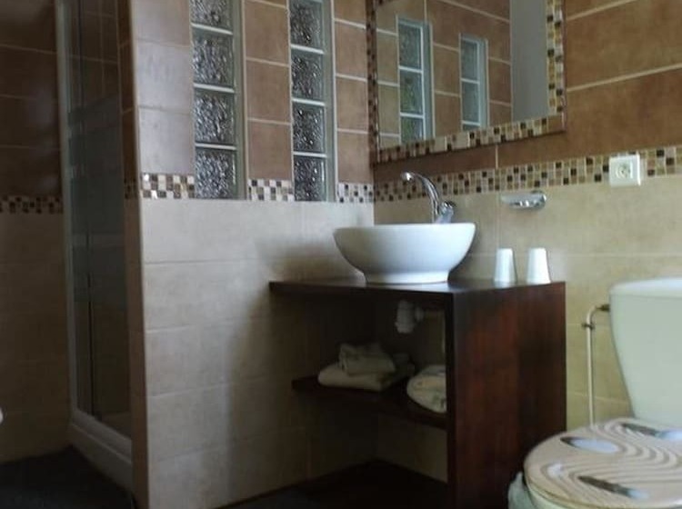 Номер Стандарт Вид на Сад, Relais De L Alaric