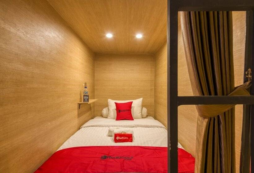 Кровать в Общей Комнате, Reddoorz Hostel Near Malang Train Station 3