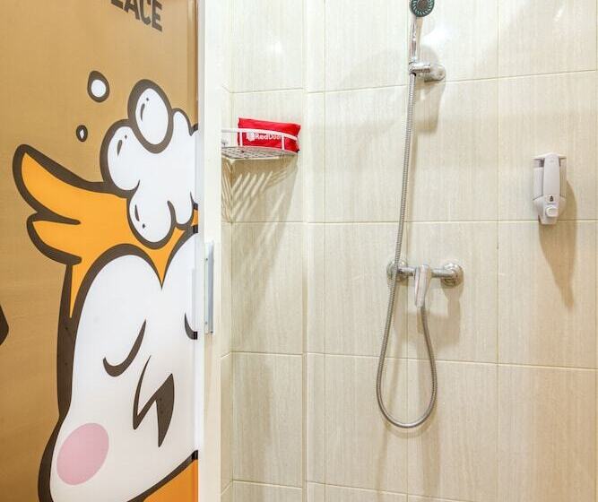 共用房间的床, Reddoorz Hostel Near Malang Train Station 3