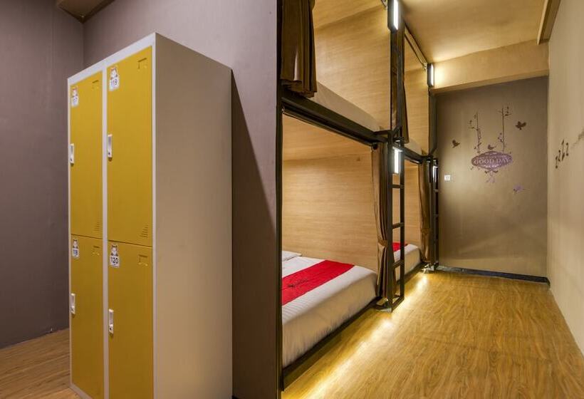 共用房间的床, Reddoorz Hostel Near Malang Train Station 3