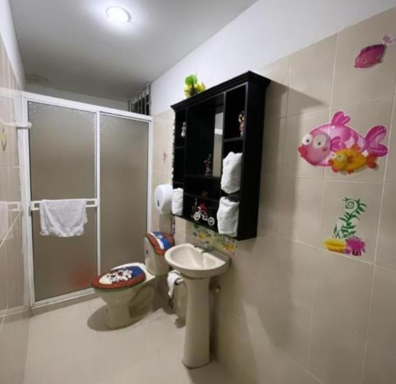 חדר משפחתי, Casa Turística Realismo Mágico