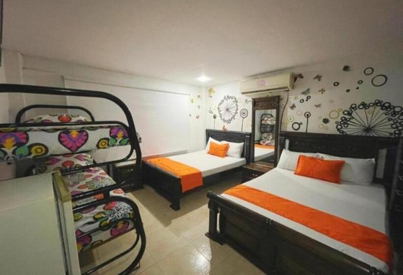 חדר משפחתי, Casa Turística Realismo Mágico