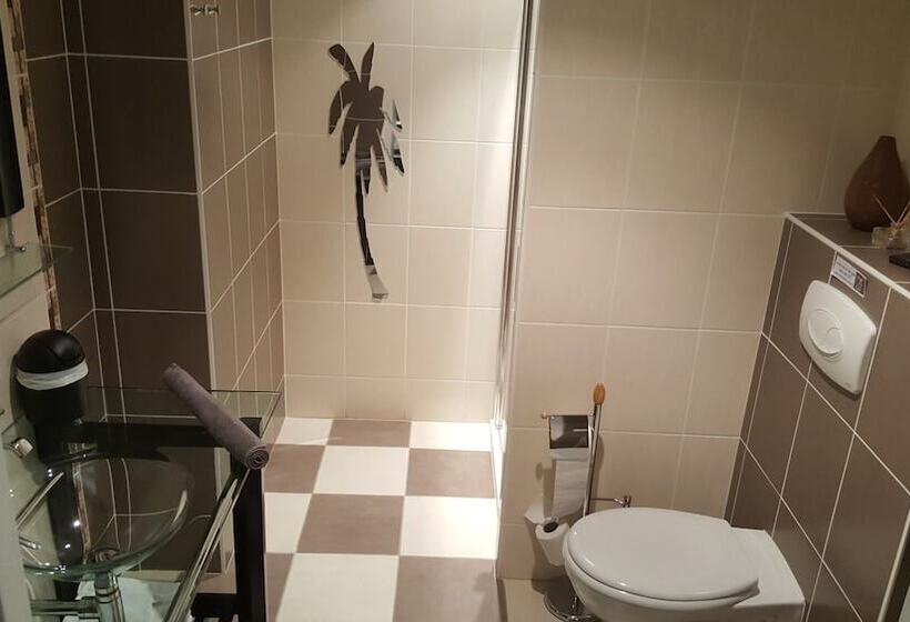 ファミリールーム, La Minaudière