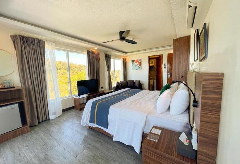 سوئیت با بالکن, Casa Marco Suites Puerto Galera Powered By Cocotel