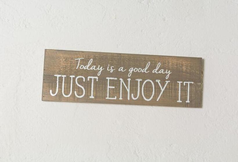 شقة غرفة واحدة, Castello Di Serragiumenta