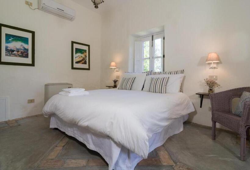 شقة غرفة واحدة, Castello Di Serragiumenta