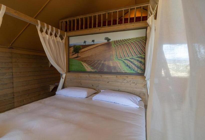 كوخ قياسي, Castello Di Serragiumenta