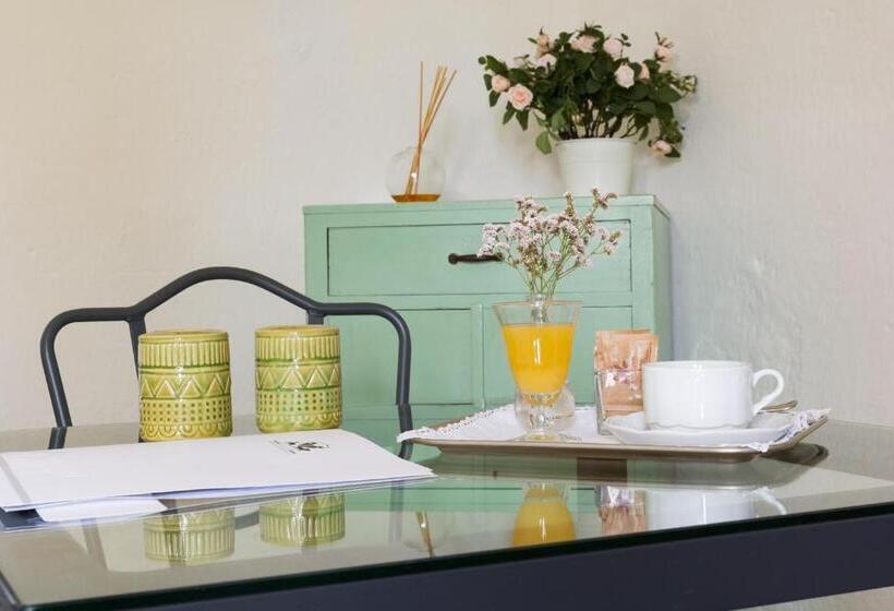 شقة غرفة واحدة, Castello Di Serragiumenta