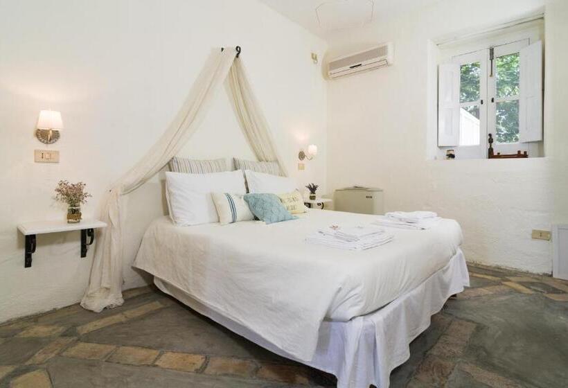 شقة غرفة واحدة, Castello Di Serragiumenta