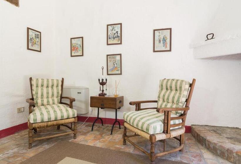 شقة غرفة واحدة, Castello Di Serragiumenta