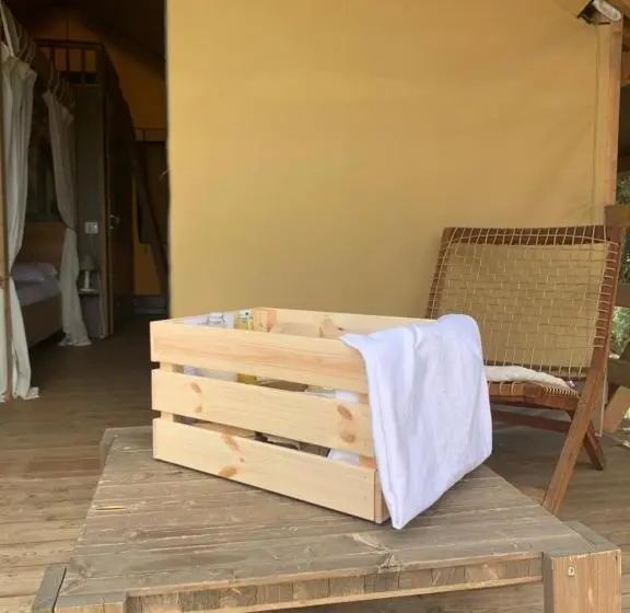 Deluxe Tent, Castello Di Serragiumenta