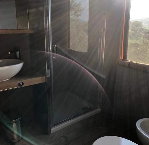 كوخ ديلوكس, Castello Di Serragiumenta