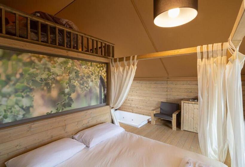 كوخ ديلوكس, Castello Di Serragiumenta