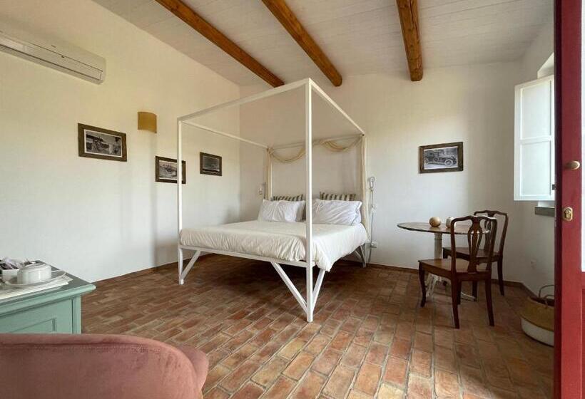 غرفة قياسية, Castello Di Serragiumenta