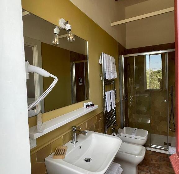 غرفة قياسية, Castello Di Serragiumenta