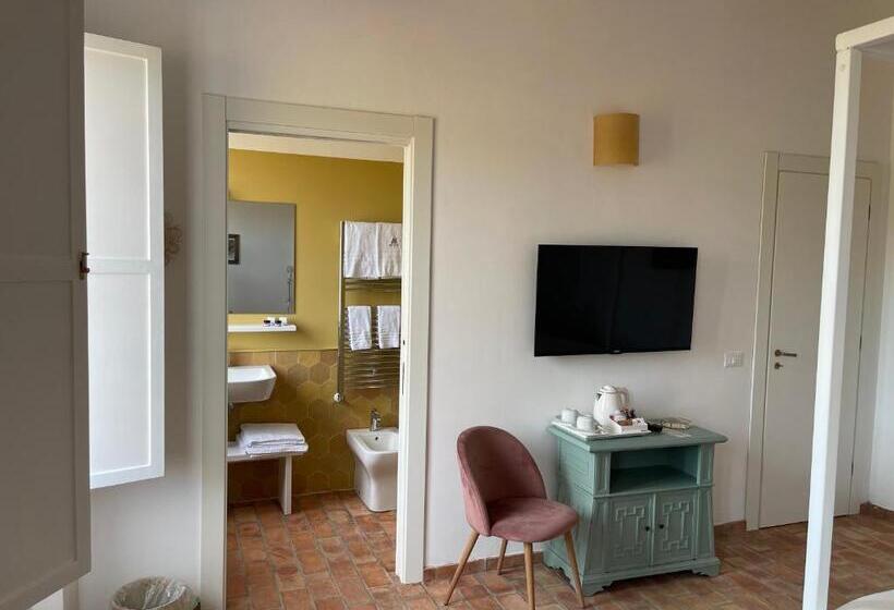 غرفة قياسية, Castello Di Serragiumenta