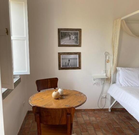 غرفة قياسية, Castello Di Serragiumenta