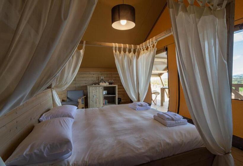 كوخ ديلوكس, Castello Di Serragiumenta