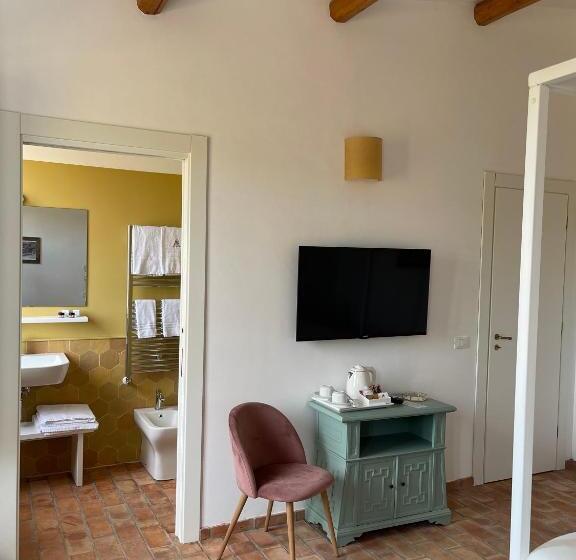 غرفة قياسية, Castello Di Serragiumenta