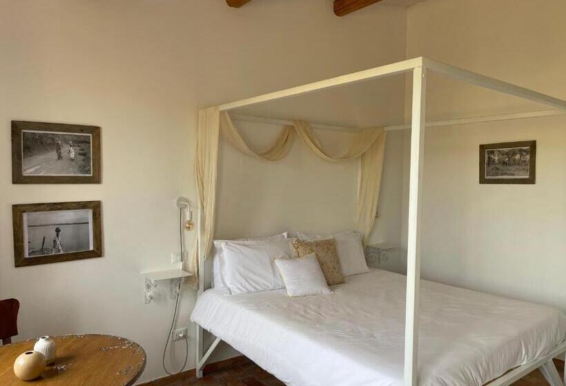 غرفة قياسية, Castello Di Serragiumenta